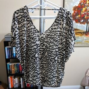 Express Cropped Sleeve Leopard Print Shirt